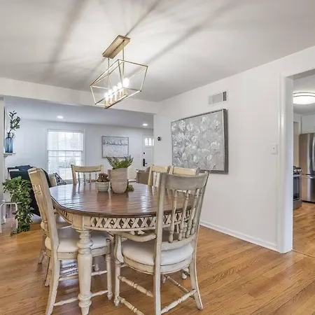 Quaint, Dog-Friendly Prairie Village Home!